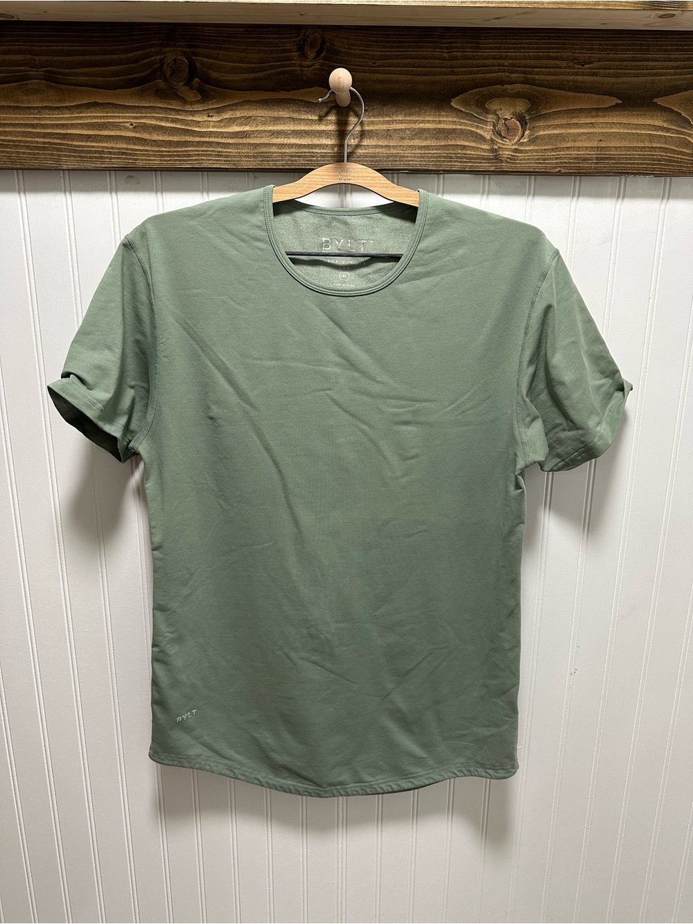 BYLT Basics Drop cut lux  Short Sleeve Crew Tee in Sage Sz m